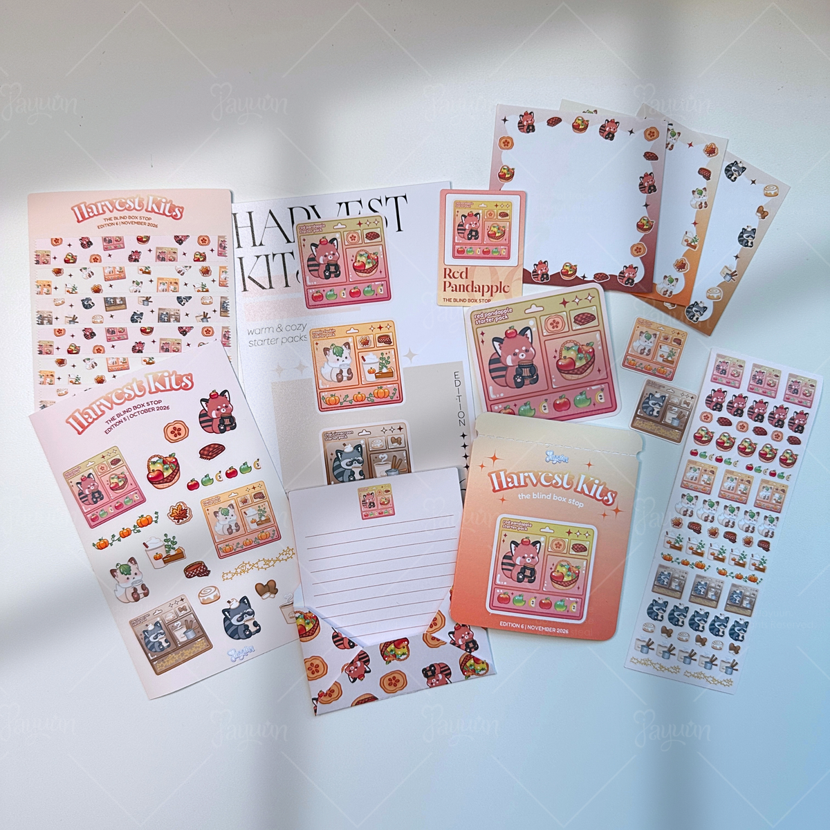 A blind bag, sticker, collectible card, 3 memo sheets, 3 sticker sheets, sticker flakes, art print, and mini letter set with an autumn animal design.